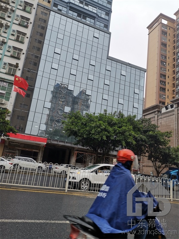 鋁板幕墻與鋁塑板幕墻有哪些區(qū)別？