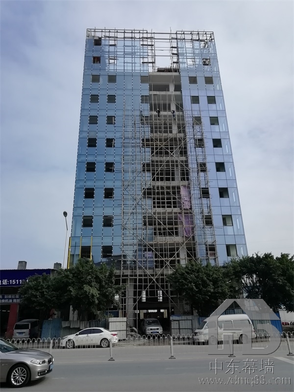 無縫鋁板幕墻的優(yōu)勢(shì)與實(shí)用性